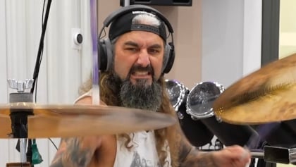 Watch: DREAM THEATER’s MIKE PORTNOY Plays Classic VAN HALEN Songs On ALEX VAN HALEN’s 2012 Drum Kit