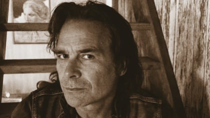 Ex-WHITE LION Frontman MIKE TRAMP To Release Second Solo Album Sung Entirely In Danish