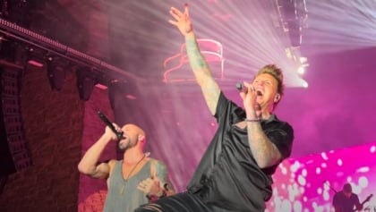 PAPA ROACH Releases Live Version Of ‘Scars’ Featuring CHRIS DAUGHTRY