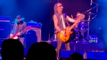 Watch: RILEY’S L.A. GUNS Performs Without Late Drummer STEVE RILEY In Connecticut