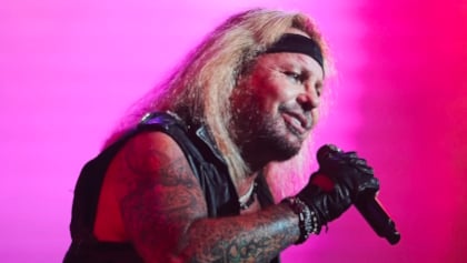 VINCE NEIL Was All ‘In’ When MÖTLEY CRÜE Canceled Its Retirement In Order To Do ‘The Stadium Tour’: ‘I Thought It’d Be Fun’