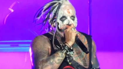 MUDVAYNE’s CHAD GRAY Rips Artists Who Rely Heavily On Backing Tracks During Live Shows: ‘Great Bands Never Did That S**t’