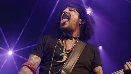 NIKKI SIXX Explains MÖTLEY CRÜE’s Lighter Touring Schedule, Says He Wants To Spend More Time With His Family