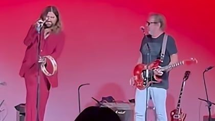 Watch: SAMMY HAGAR And RIVAL SONS’ JAY BUCHANAN Perform At Stage Red Fontana Youth Music Foundation’s Inaugural Gala