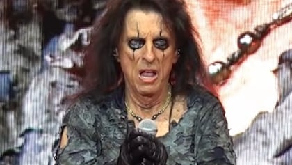 ALICE COOPER: ‘I’m 77 Now, And I Think I’m Doing My Best Shows’